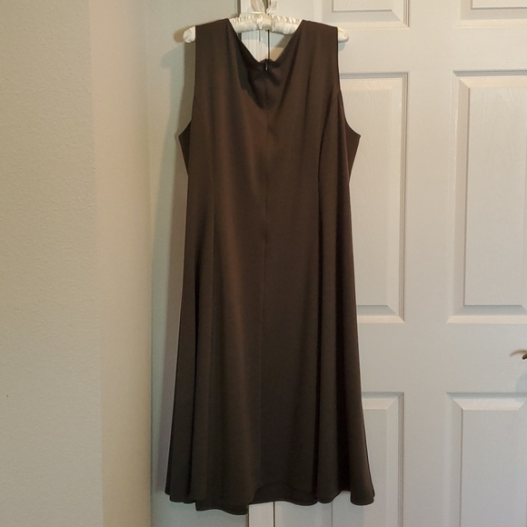 NWT DN Designs grey sleeveless midi size 22W - Picture 4 of 4